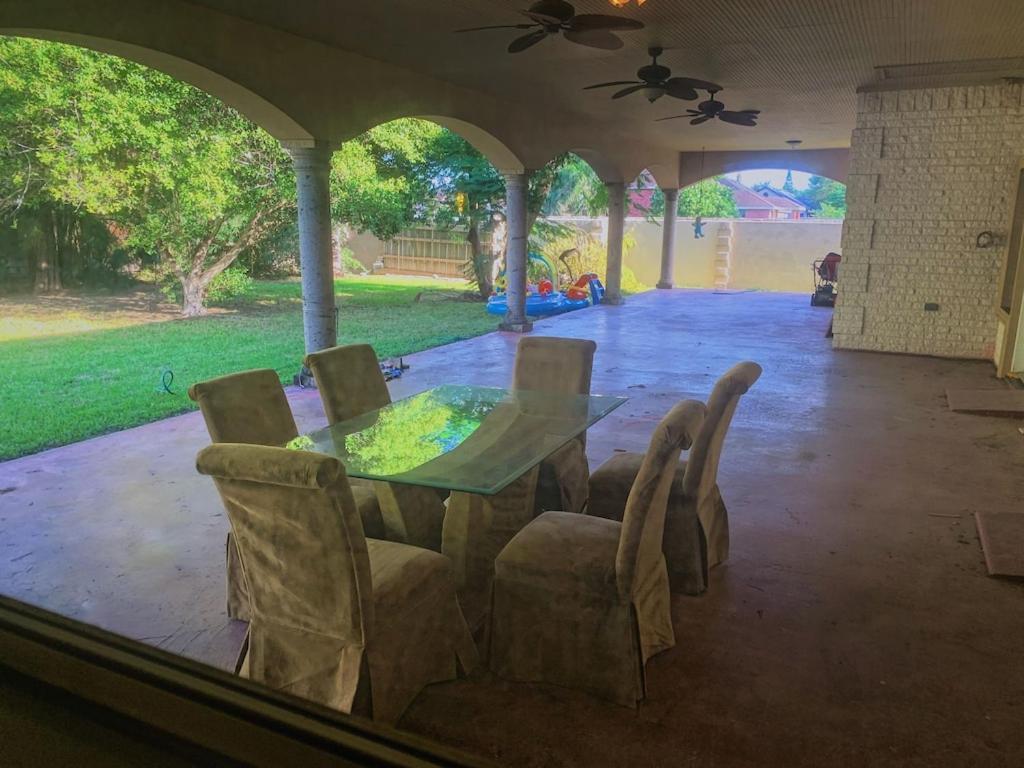 Brownsville Comfort 2 Bedroom 1 Bath , Spacious Kitchen And Outdoor Home Exterior foto