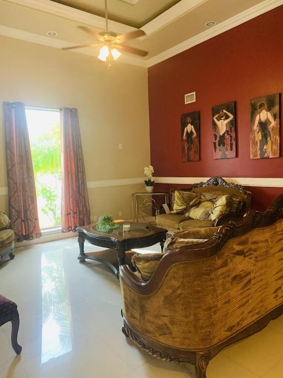 Brownsville Comfort 2 Bedroom 1 Bath , Spacious Kitchen And Outdoor Home Exterior foto