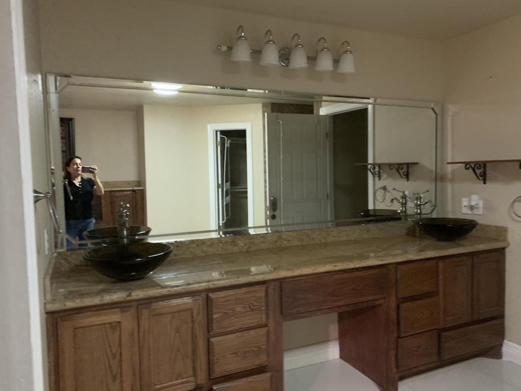 Brownsville Comfort 2 Bedroom 1 Bath , Spacious Kitchen And Outdoor Home Exterior foto