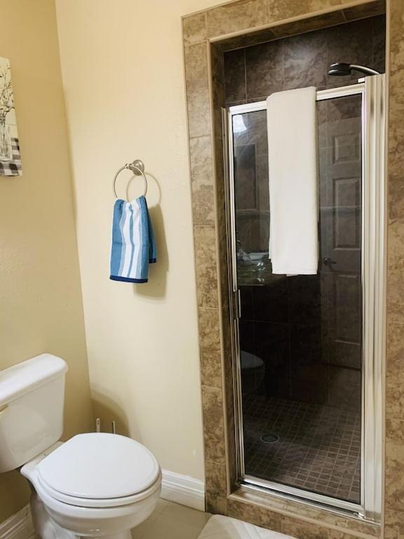 Brownsville Comfort 2 Bedroom 1 Bath , Spacious Kitchen And Outdoor Home Exterior foto