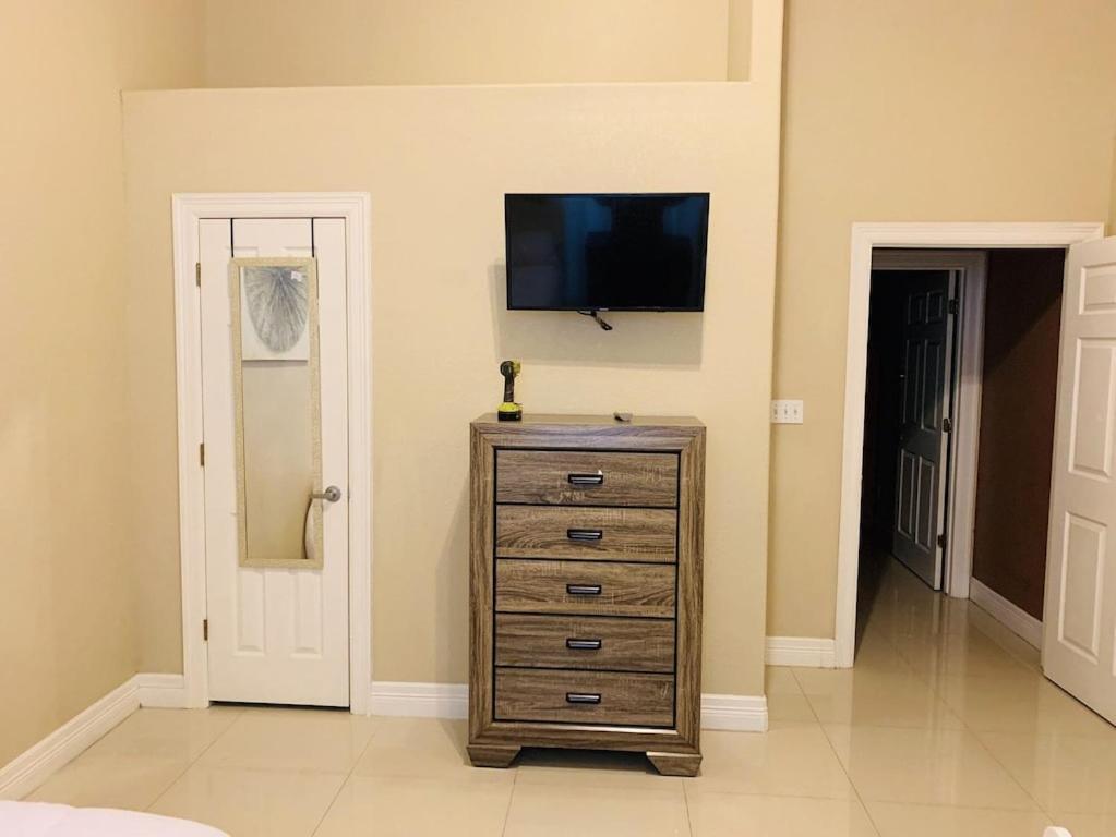 Brownsville Comfort 2 Bedroom 1 Bath , Spacious Kitchen And Outdoor Home Exterior foto