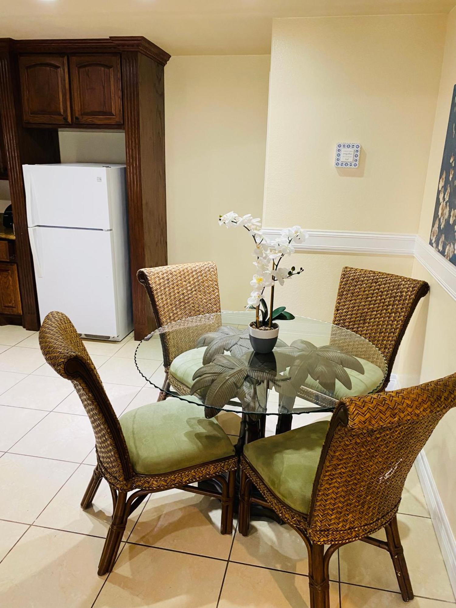 Brownsville Comfort 2 Bedroom 1 Bath , Spacious Kitchen And Outdoor Home Exterior foto